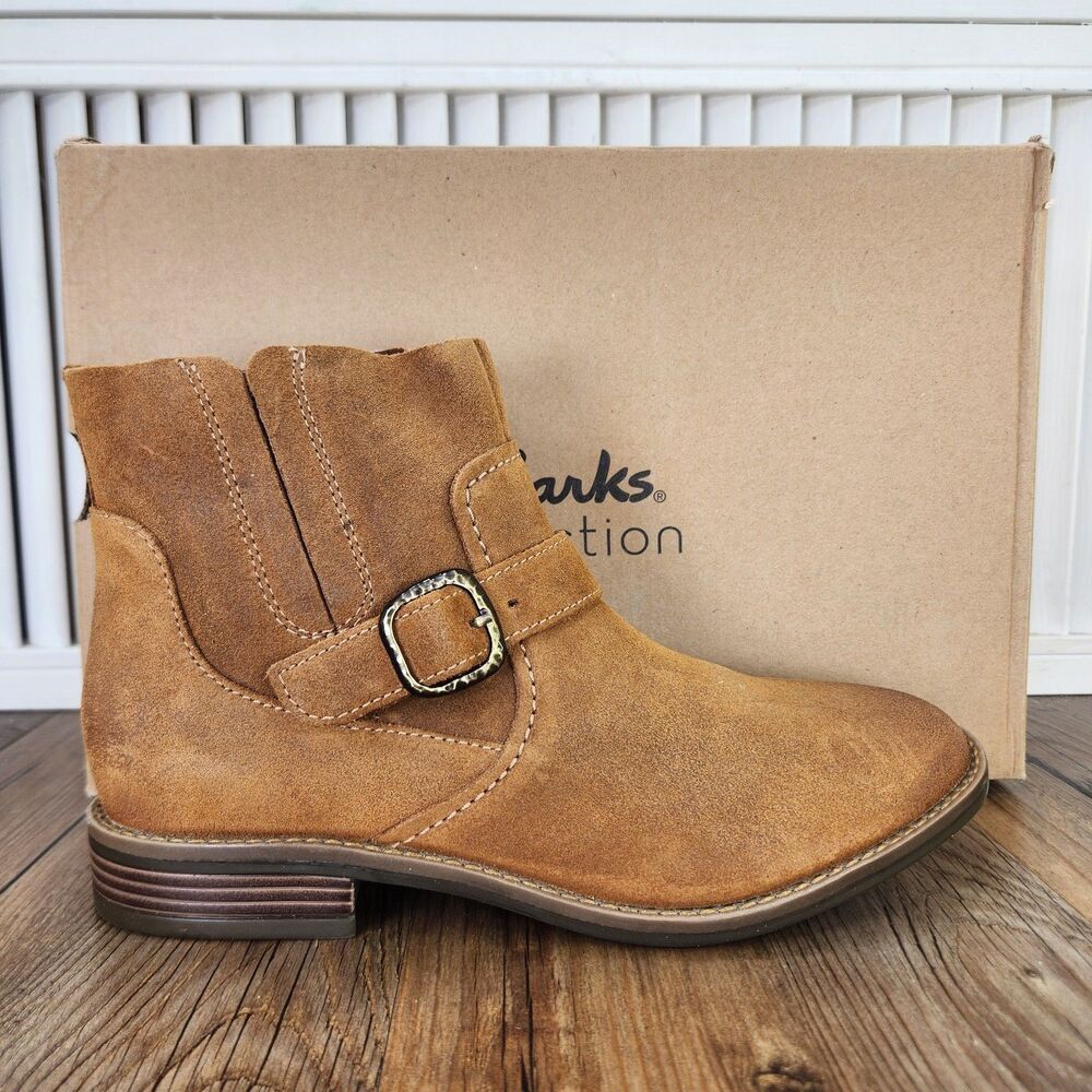 Clarks Camzin Loop Tan Suede Ankle Booties Womens Size 7.5 M Brown Country Boots
